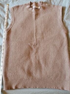Amamria Sleeveless Ribbed Knit Vest in Warm Brown
